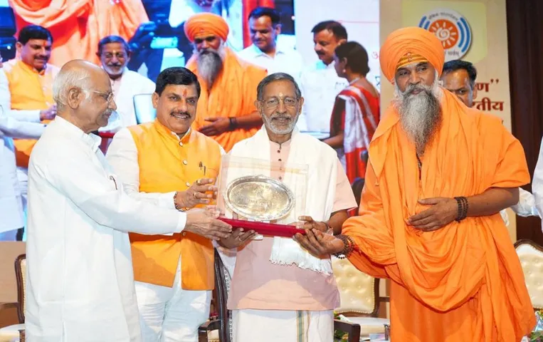 संघ प्रचारक सुरेश सोनी बोले दुनिया में बढ़ रहा भ्रष्टाचार: अमेरिका जैसे देशों में बच्चे एक-दूसरे को गोली मार देते हैं