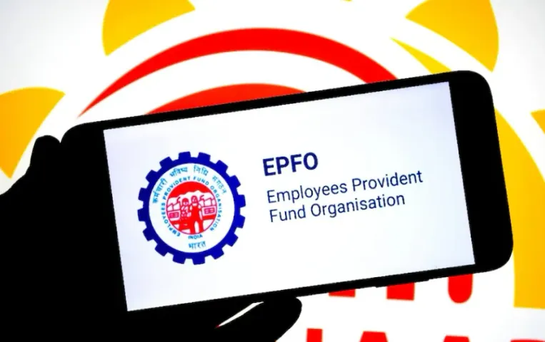 EPFO Interest Rate: ईपीएफओ मेंबर्स को खुशखबरी, इस बार दिवाली से पहले आपके अकाउंट में जमा होगी ब्याज की राशि