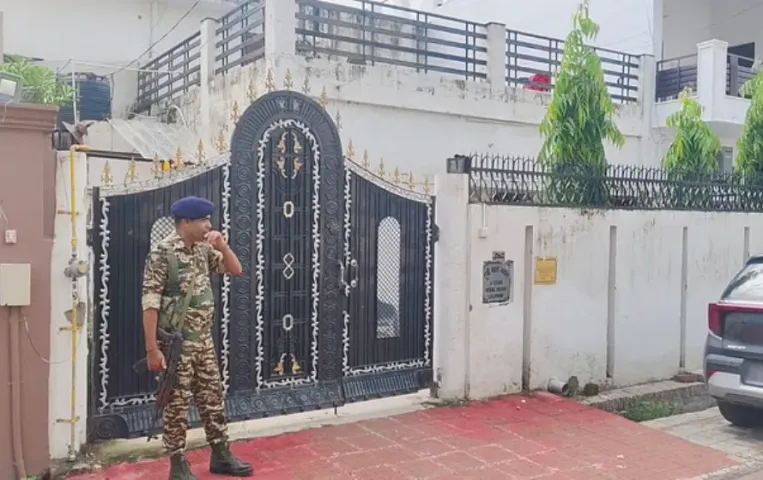 ED Raid On Nikant Jain: निलंबित IAS अभिषेक प्रकाश के करीबी निकांत जैन पर ईडी की बड़ी कार्रवाई, कई ठिकानों पर छापेमारी