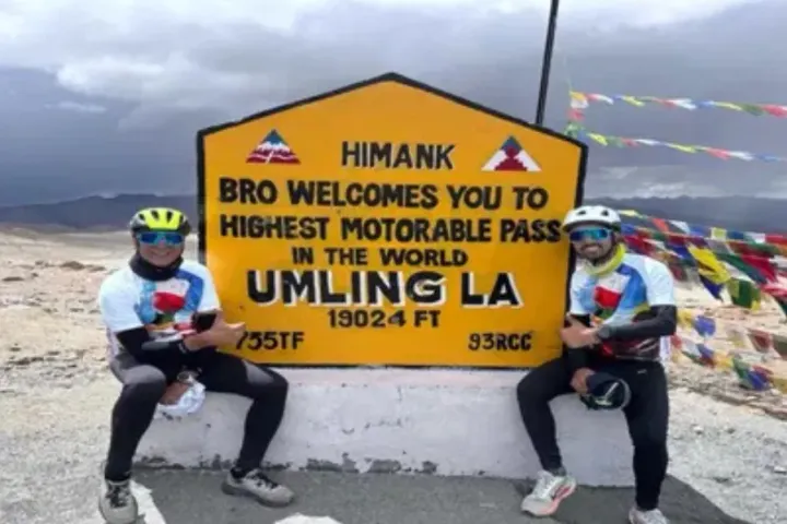 Raipur Cyclists conquer Umling La
