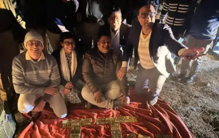 Bhopal News: जंगल में खड़ी लावारिस कार ने उगला 52 किलो सोना, आयकर विभाग टीम की रेड, अब 'कुबेर' की तलाश