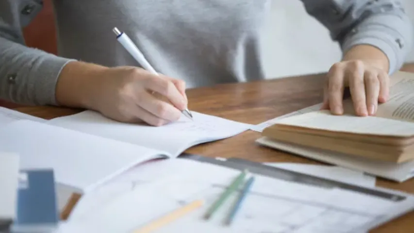 Gorakhpur News: गोरखपुर में इंजीनियरिंग की तैयारी कर रही छात्रा ने लगाई फांसी, कल आया था JEE का रिजल्ट, उसके बाद ये हुआ