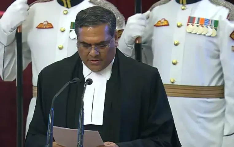 47 साल बाद भतीजे को मिला चाचा का हक: 51वें मुख्य न्यायाधीश के रूप में जस्टिस संजीव खन्ना ने ली शपथ