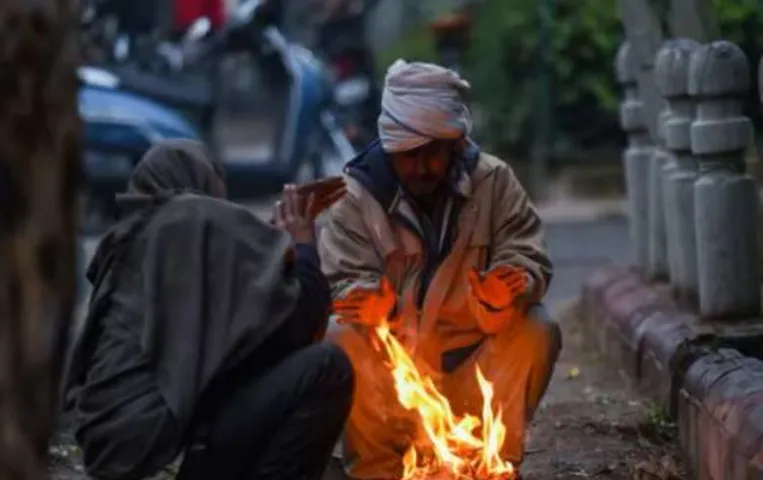 CG Weather: राजधानी में महसूस होने लगी ठंड, रात के तापमान में आई गिरावट, 19 डिग्री से नीचे पहुंचा तापमान