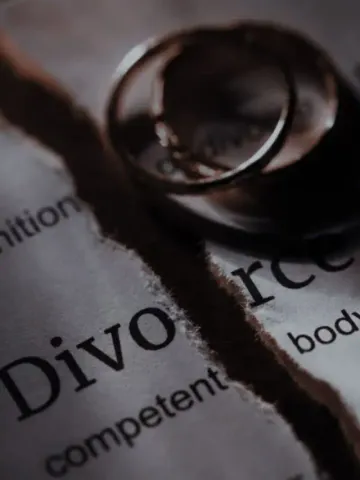 Court bans calling woman divorcee