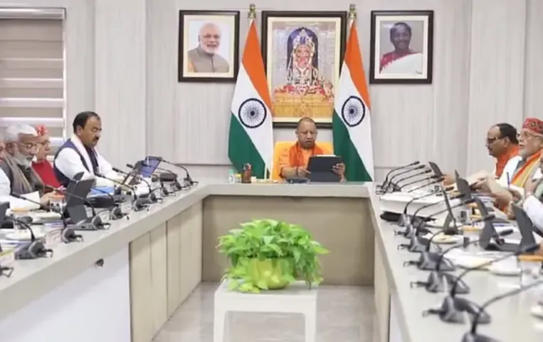 UP Health Scam: CM योगी की कार्रवाई, तीन जिलों के बदले गए BSA, गैरहाजिर डॉक्टरों पर गिरी गाज, सीएमओ का रुका प्रमोशन