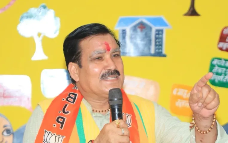 Rajgarh News: कौन हैं भाजपा विधायक गौतम टेटवाल? जिन्होंने अजान होने पर रोक दिया भाषण, हिंदू संगठन का विरोध