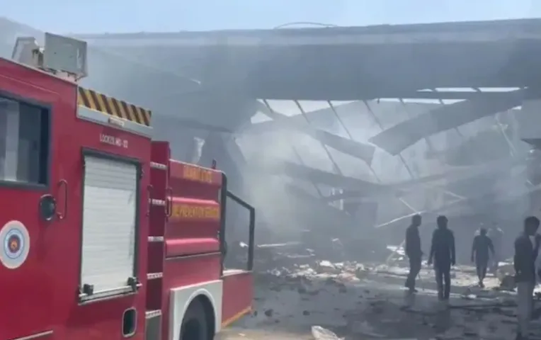 Gujarat Factory Fire: गुजरात के बनासकांठा में पटाखा फैक्ट्री का बायलर फटा, एमपी के 18 मजदूर जिंदा जले, 3 की हालत नाजुक