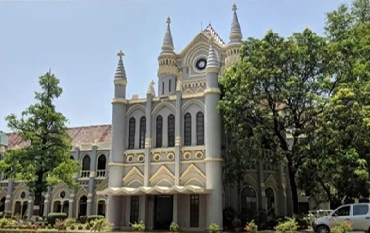 उच्च माध्यमिक शिक्षक भर्ती मामला: हाईकोर्ट ने सरकार से मांगा स्पष्टीकरण, SC/ST/OBC के कैंडिडेट के लिए छूट पर है विवाद