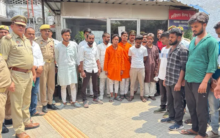 Kashi Vishwanath Temple: काशी में विश्वनाथ धाम से 21 लोग गिरफ्तार, दर्शन-पूजन के नाम पर दर्शनार्थियों से लेते थे पैसे