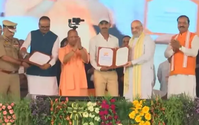 UP 60244 Selected Constable: शाह ने नवचयनित सिपाहियों को सौंपे नियुक्ति पत्र, बोले योग्यता को प्राथमिकता