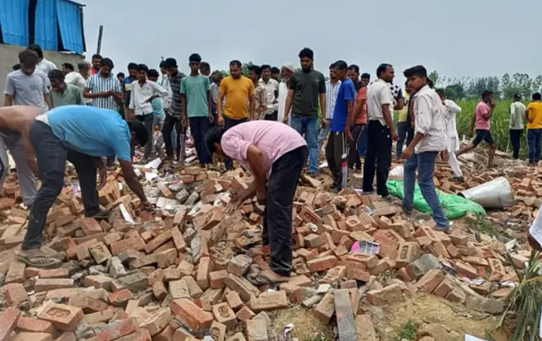 Amroha Factory Blast: अमरोहा में पटाखा फैक्ट्री में बड़ा धमाका, 5 महिलाओं की मौत,12 झुलसे