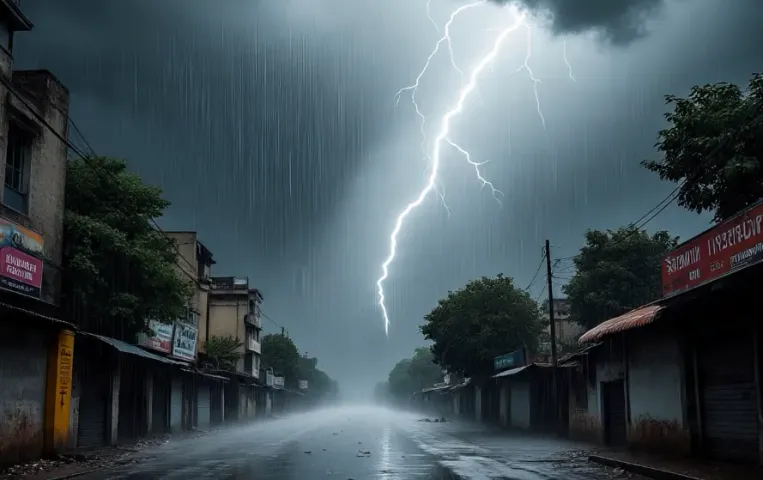 UP Weather Alert Today: यूपी में भारी बारिश का अलर्ट, अगले 48 घंटे बेहद अहम, इन जिलों में ऑरेंज अलर्ट जारी