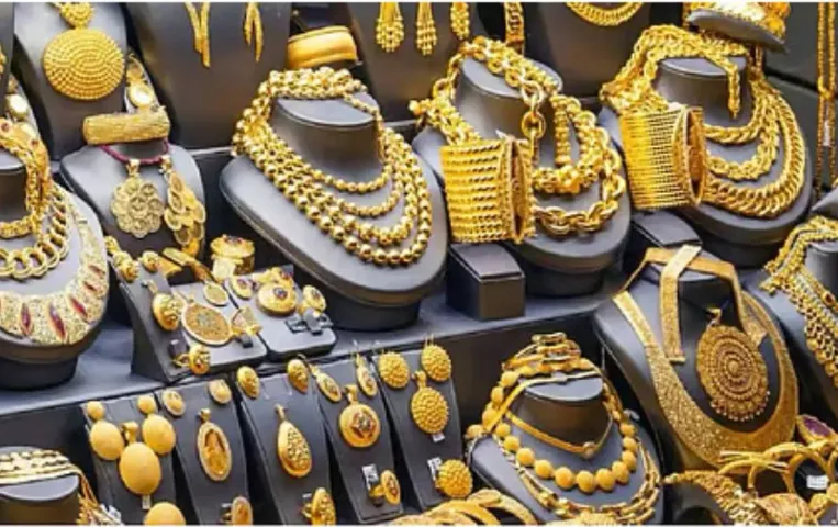 Indore Sarafa Market: सोना 87,300 रुपये, चांदी 96,600 रुपये किलो, मूंग के भाव में तेजी, पढ़ें सराफा व मंडी भाव यहां