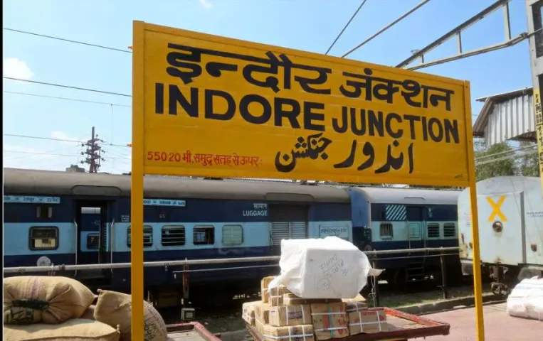 Train Time Changed: इंदौर से गुजरने वाली इन ट्रेनों की बदली टाइमिंग, रेलवे ने जारी किया शेड्यूल