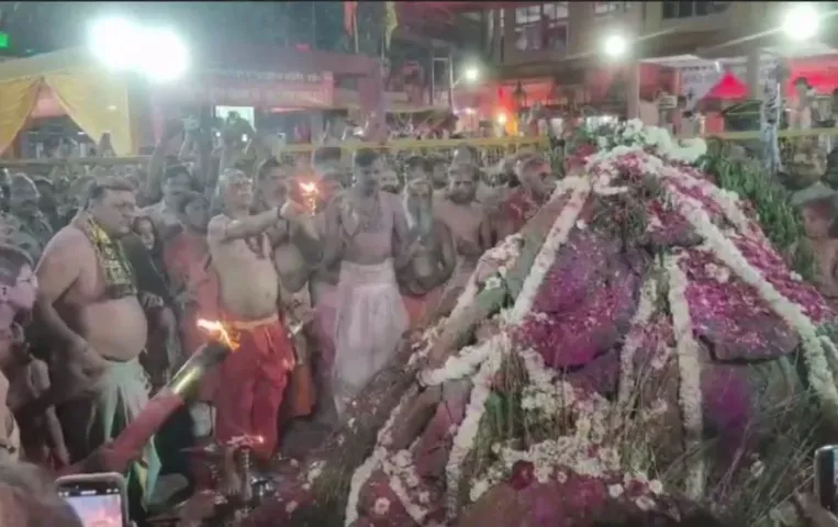 उज्जैन महाकाल में मंदिर समिति खुद करेंगी हर्बल गुलाल की व्यवस्था: बाहर के रंगों पर रोक, पिछले साल हुए हादसे पर फैसला