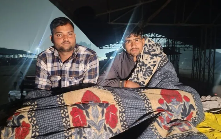 Morena News: कड़ाके की ठंड में खुले आसमान के नीचे सोने को मजबूर किसान, प्रशासन की अनदेखी जारी