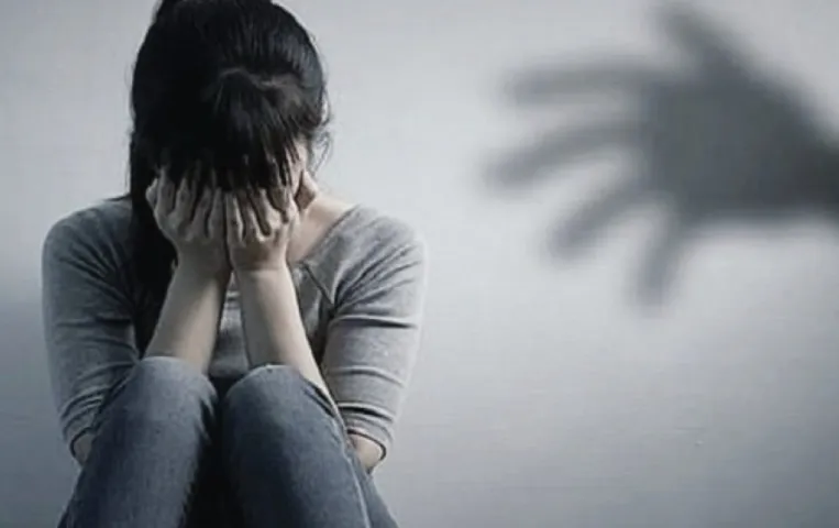 दिल्ली में फिर गैंग रेप: ऑटो ड्राइवर ने की हैवानियत, खून से लथपथ दो किलोमीटर तक चली पीड़िता