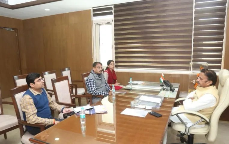 MP News: मेडिकल कॉलेजों में आउटसोर्स पदों पर होगी नियुक्ति, बॉन्ड पूरा कर चुके डॉक्टर्स को ऑनलाइन मिलेगी एनओसी