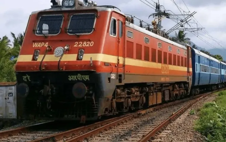 यात्रीगण कृपया ध्यान दें: 1 से 8 दिसंबर तक रद्द रहेगी 6 ट्रेनें, कुछ के रूट डायवर्ट, देखें लिस्ट