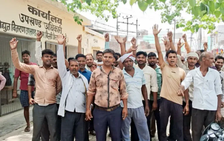 UP Electricity Strike: यूपी में बिजली कर्मियों की हड़ताल पर सरकार का सख्त रुख, बिना जांच हो सकती है बर्खास्तगी