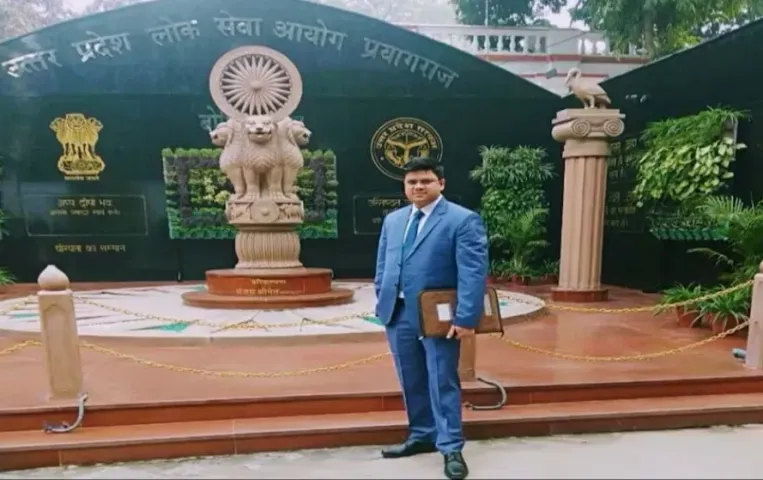 Deepak Singh Success Story: मेहनत से पलट दी किस्मत, किसान से बने डिप्टी कलेक्टर, जाने दीपक सिंह की सक्सेस स्टोरी