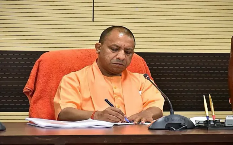 UP Cabinet Meeting: यूपी में लाटरी के जरिए बिकेंगी शराब की दुकानें, योगी कैबिनेट ने 11 प्रस्तावों पर लगाई मोहर
