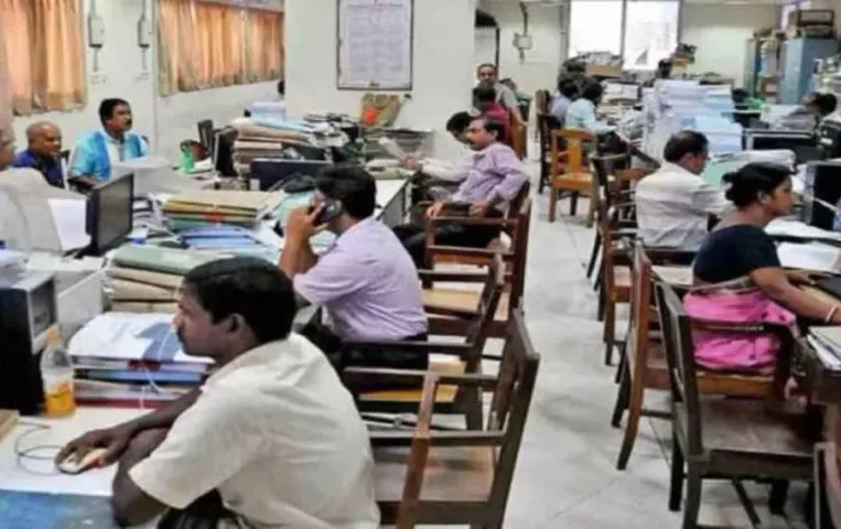 MP News: एमपी में 3 दिन सरकारी कर्मचारियों की छुट्टियां रद्द, रविवार को भी जाना पड़ेगा ऑफिस!