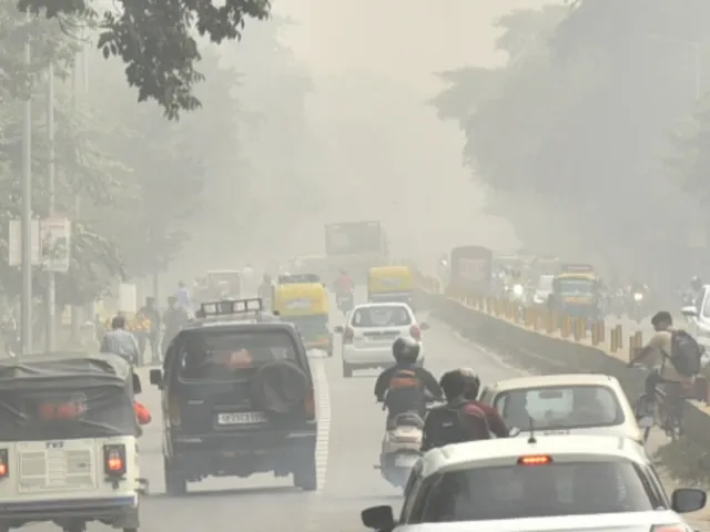 Up weather Update: यूपी में पछुवा हवा ने बढ़ाई सिहरन, 11 डिग्री तक गिरा तापमान, बाराबंकी रहा सबसे ठंडा जिला, अलर्ट जारी