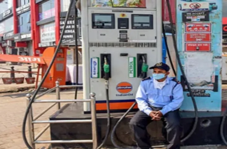फिर डीजल और पेट्रोल की कीमतों में आई गिरावट, जानिये क्या है नई कीमत