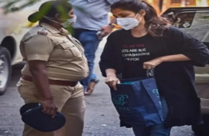 मुंबई के भायखला जेल पहुंची रिया, अब जेल में कटेंगे 14 दिन