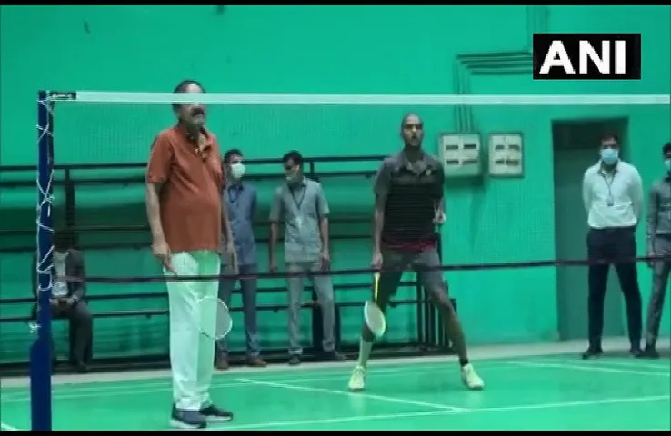 Venkaiah Naidu: उपराष्ट्रपति पहुंचे जोधपुर, गौशाला मैदान बैडमिंटन कोर्ट में खिलाड़ियों संग खेला बैडमिंटन
