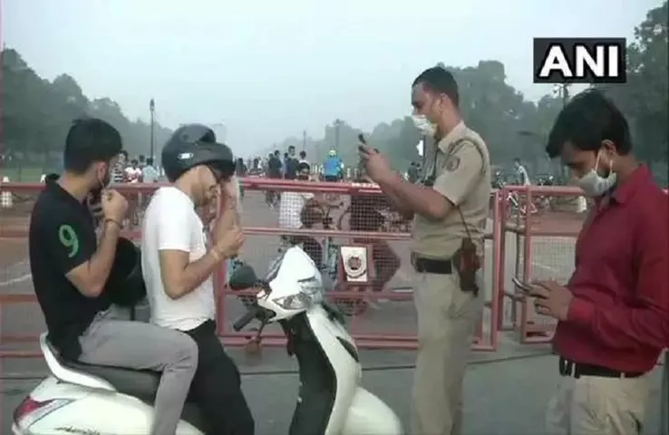 Delhi News: न्यू ईयर की पूर्व संध्या यातायात नियमों की उड़ी धज्जियां, काटे गए छह सौ से अधिक यातायात चलान