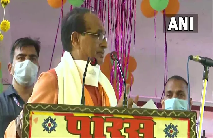 CM Shivraj Visit Niwari : सीएम ने कहा, पीएम आवास में हुआ भारी भ्रष्टाचार, सीएमओ को तत्काल प्रभाव से किया संस्पेंड