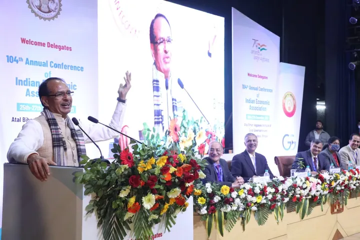 Bhopal NEWS शाहपुरा स्थित प्रशासन अकादमी में सीएम ने इकोनामी एसोसिएशन के 104 वें राष्ट्रीय अधिवेशन का किया उद्घाटन