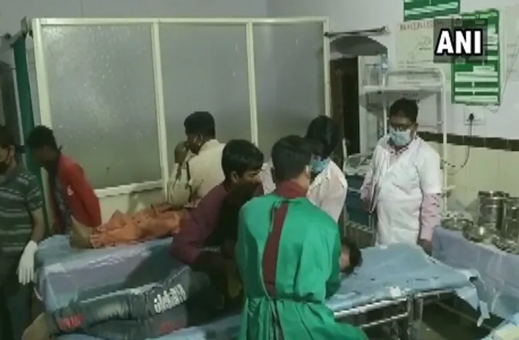 धार सड़क हादसा: टैंकर ने पिकअप को मारी टक्कर, हादसे में 6 की मौत, 20 गंभीर घायल