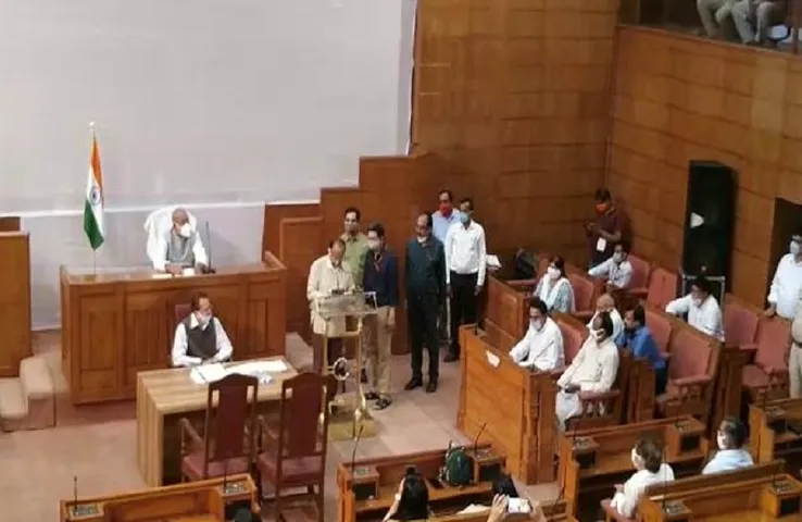 कांग्रेस विधायक अजय टंडन ने ली शपथ, विधानसभा अध्यक्ष गिरीश गौतम ने दिलवाई शपथ