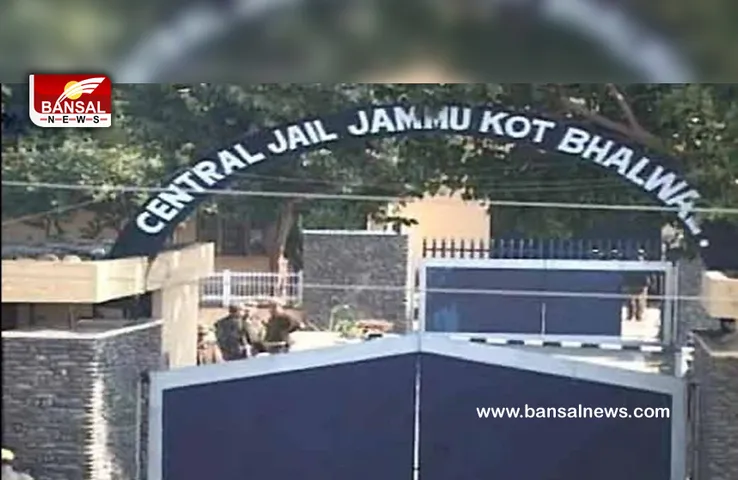 Jammu-Kashmir: एक बार फिर चर्चा में जम्मू की जेल, CID के छापा में मिले मोबाइल फोन और सिमकार्ड