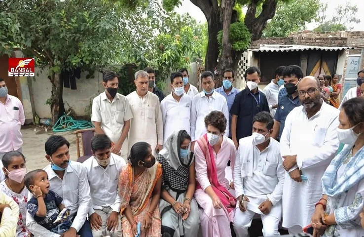 UP Election 2021: पंचायत चुनाव में बदसलूकी की शिकार हुई महिला से मिलीं प्रियंका, UP सरकार पर साधा निशाना