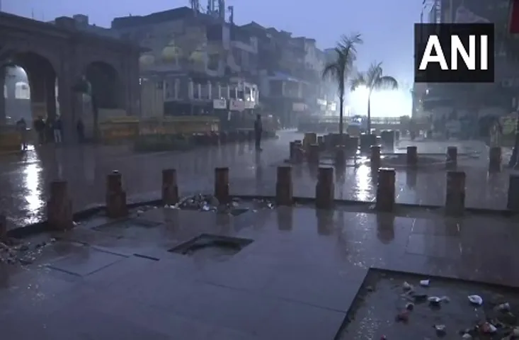 Weather Update: ठंड के बीच दिल्ली में बारिश, यूपी-हरियाणा में मौसम विभाग का अलर्ट, MP में कहीं-कहीं ओले गिरने के आसार