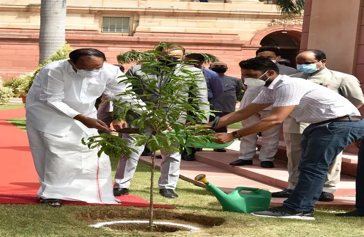 M. Venkaiah Naidu: नायडू ने उप राष्ट्रपति के कार्यकाल के चार साल किए पूरे, सचिवालय ने ई-बुक की जारी