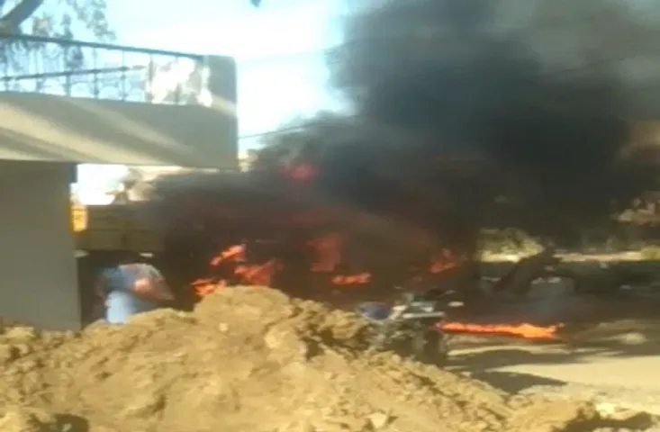 Nagar Nigam Vehicle Fire : नगर निगम के कचरा वाहन में लगी भीषण आग,फायर बिग्रेड की गाड़ियां पहुंची मौके पर