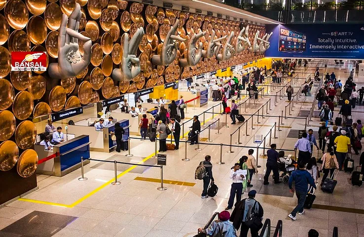 Delhi News: कोरोना रिपोर्ट को लेकर इंदिरा गांधी अंतरराष्ट्रीय एयरपोर्ट पर यात्री ने किया हंगामा, पुलिस ने किया गिरफ्तार