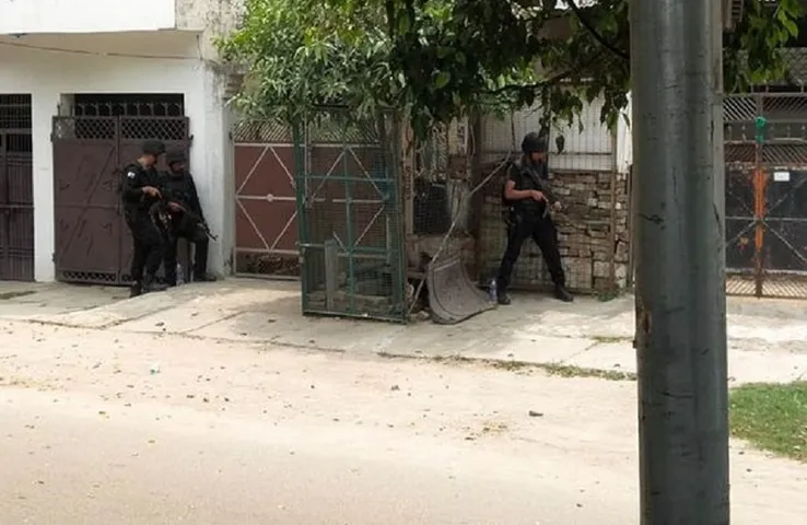 Lucknow: 7 घंटे बाद अलकायदा के दो आतंकी गिरफ्तार, प्रेशर कुकर और बम बरामद, ATS सर्च ऑपरेशन जारी