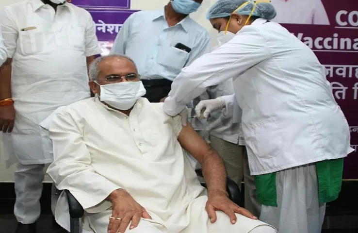 सीएम भूपेश बघेल ने लगवाया वैक्सीन का दूसरा डोज, लोगों से की ये अपील