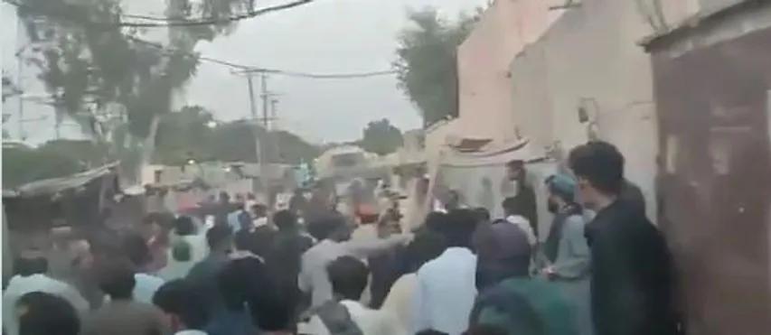 Temple Attack In Pakistan: पाकिस्तान में उपद्रवियों का मंदिर पर हमला, कई मूर्तियों को किया खंडित