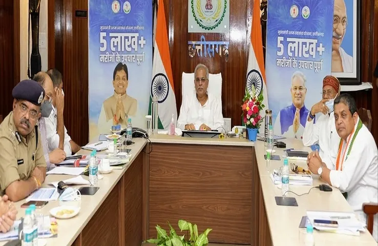 मुख्यमंत्री शहरी स्लम स्वास्थ्य योजना से हुआ पांच लाख मरीजों का उपचार, सीएम ने स्टाफ को किया सम्मानित