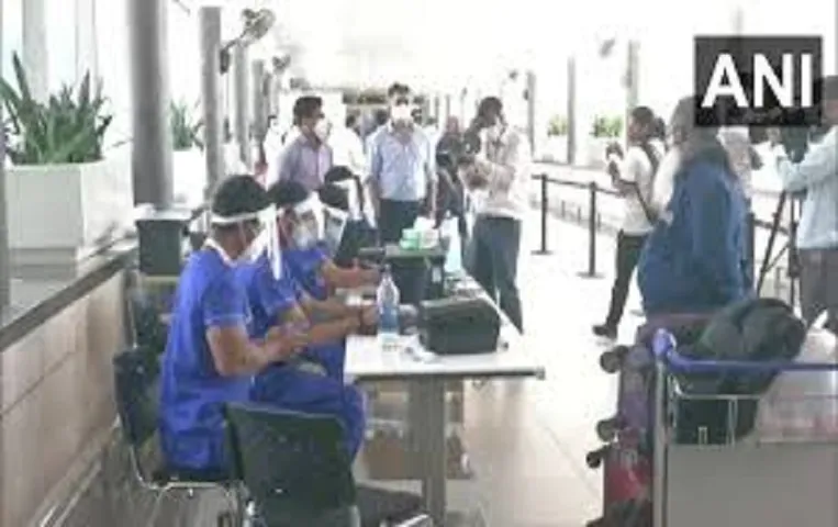 ‘खतरे’ की श्रेणी में डाले गए देशों से आने वाले यात्रियों को गुजरात पहुंचने पर करानी होगी कोविड जांच