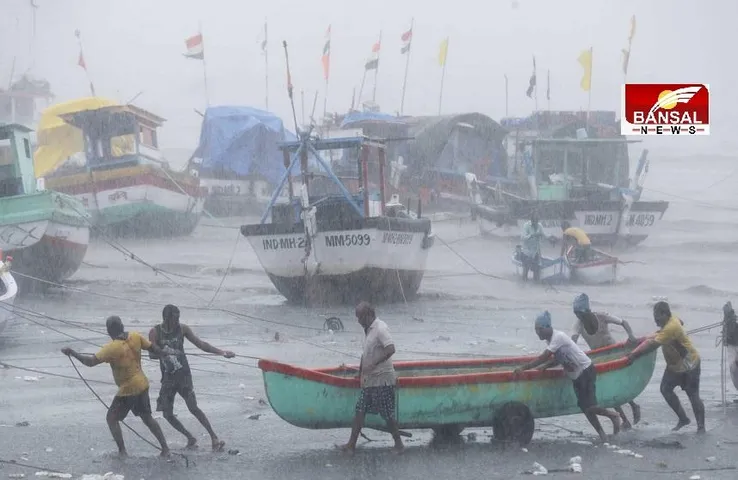Cyclone Tauktae: 'ताउते’ ने मचाई भारी तबाही, मुंबई से 175 किमी दूर भारतीय जहाज डूबा, 130 लोग अभी भी लापता