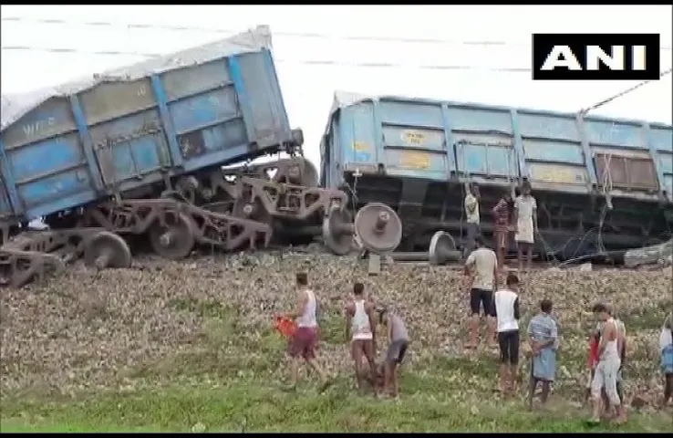 Bihar News: राजगीर-तिलैया रेलखंड पर बेपटरी हुई मालगाड़ी की 16 बोगियां पटरी से उतरीं, कोई हताहत नहीं